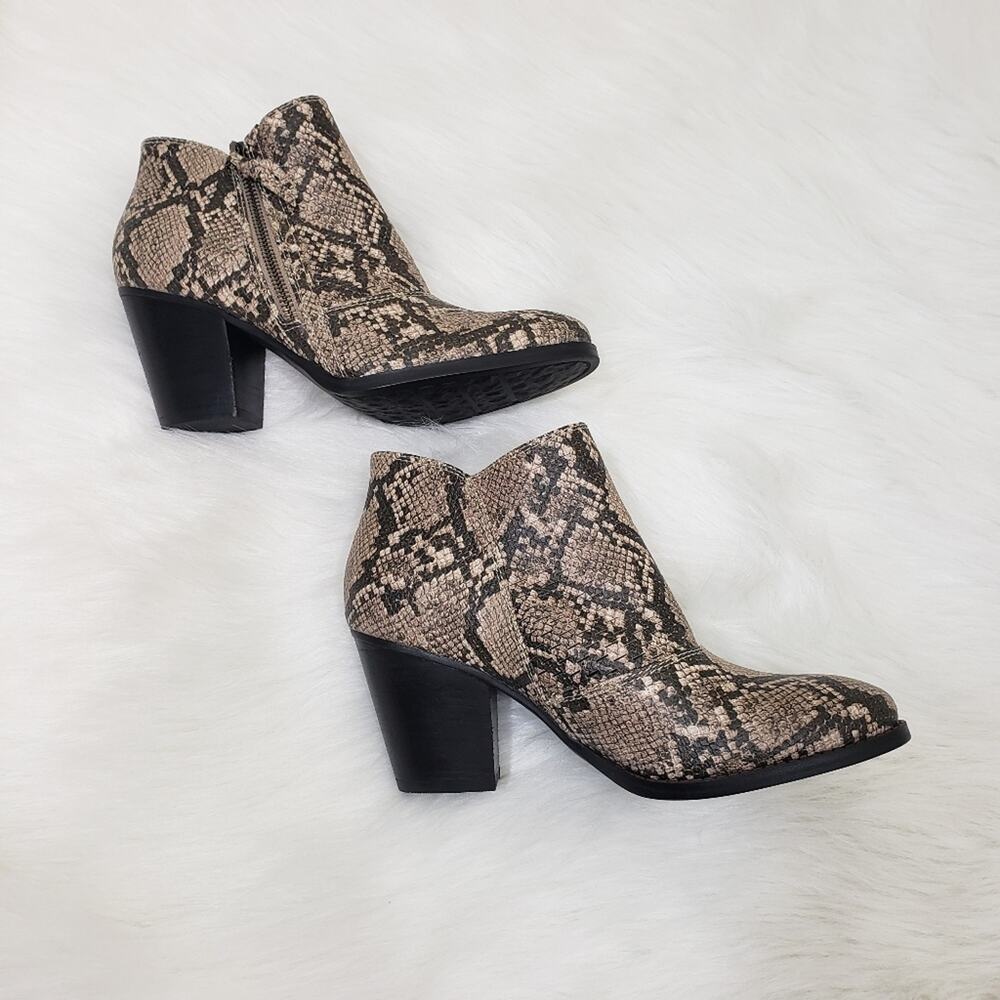 Baretraps New in box cacie snake print side zip booties woman's size 9.5 - Picture 3 of 9